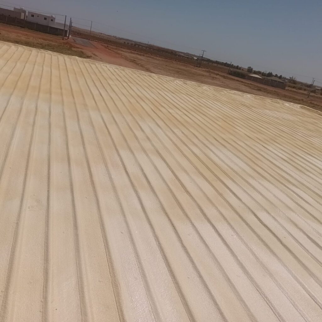 الفرق بين عزل الرول والفوم عزل أسطح المنازل بحائل